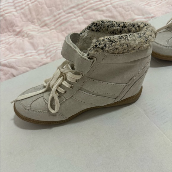 Light silver youth Mini boot ideal for winter activity or regular use. - Picture 2 of 7